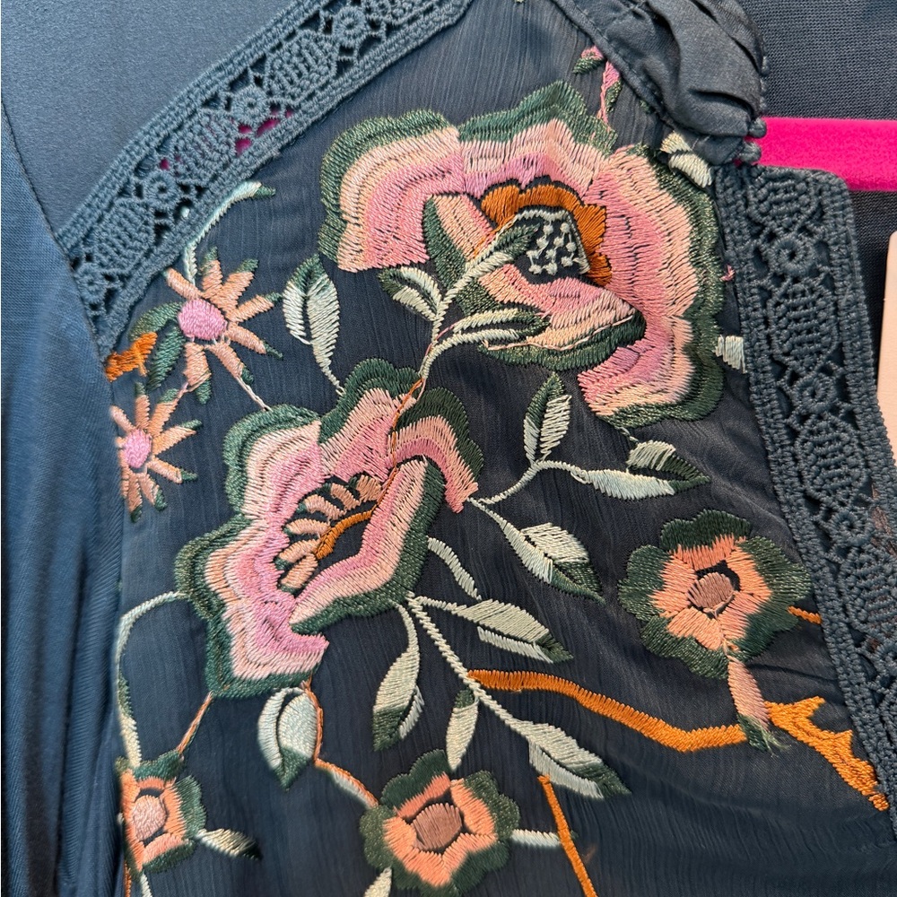 Anthropologie x Tiny Eliana Embroidered Navy Floral Split-Neck Women’s Top - Picture 2 of 8